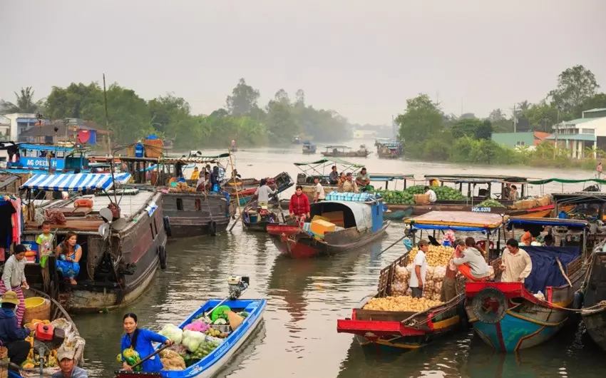 Mercato galleggiante sul Mekong